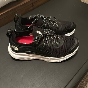 The North Face Women's VECTIV Hypnum Trail Sneakers 8